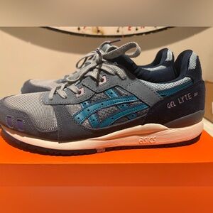 Size 9 - ASICS Gel Lyte 3 Tarmac Beryl Green.  Used once treadmill.